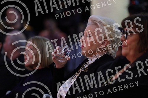 The Belgrade Drama Theater celebrated its 75th birthday by awarding traditional annual prizes to associates and members of the House.Beogradsko dramsko pozoriste proslavilo je 75. rodjendan svecanom dodelom tradicionalnih godisnjih nagrada saradnic