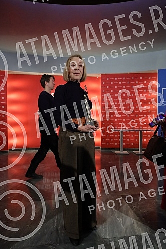 The Belgrade Drama Theater celebrated its 75th birthday by awarding traditional annual prizes to associates and members of the House.Beogradsko dramsko pozoriste proslavilo je 75. rodjendan svecanom dodelom tradicionalnih godisnjih nagrada saradnic