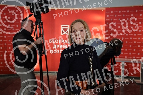 The Belgrade Drama Theater celebrated its 75th birthday by awarding traditional annual prizes to associates and members of the House.Beogradsko dramsko pozoriste proslavilo je 75. rodjendan svecanom dodelom tradicionalnih godisnjih nagrada saradnic