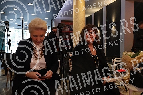 The Belgrade Drama Theater celebrated its 75th birthday by awarding traditional annual prizes to associates and members of the House.Beogradsko dramsko pozoriste proslavilo je 75. rodjendan svecanom dodelom tradicionalnih godisnjih nagrada saradnic