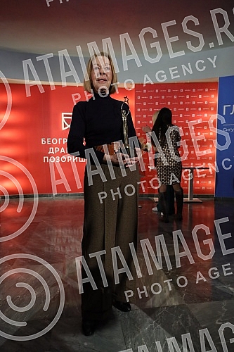 The Belgrade Drama Theater celebrated its 75th birthday by awarding traditional annual prizes to associates and members of the House.Beogradsko dramsko pozoriste proslavilo je 75. rodjendan svecanom dodelom tradicionalnih godisnjih nagrada saradnic