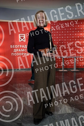 The Belgrade Drama Theater celebrated its 75th birthday by awarding traditional annual prizes to associates and members of the House.Beogradsko dramsko pozoriste proslavilo je 75. rodjendan svecanom dodelom tradicionalnih godisnjih nagrada saradnic