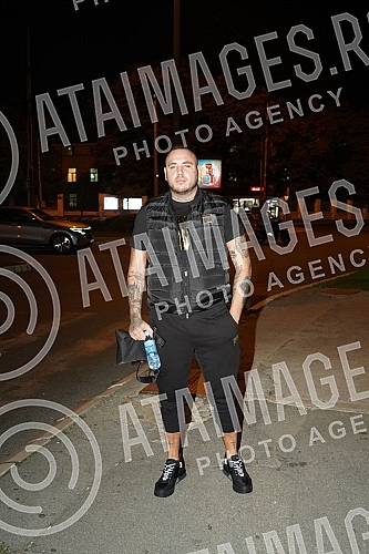 The arrival of the participants of Zadruga 5 for a guest appearance in the Narod pita show on TV Pink.Dolazak ucesnika Zadruge 5 na gostovanje u emisiji Narod pita na TV Pinku.