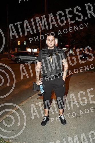 The arrival of the participants of Zadruga 5 for a guest appearance in the Narod pita show on TV Pink.Dolazak ucesnika Zadruge 5 na gostovanje u emisiji Narod pita na TV Pinku.