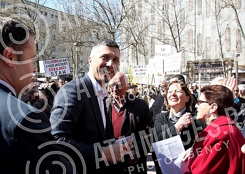 Protest of pensioners and military pensioners because of pension cutsProtest penzionera i vojnih penzionera zbog smanjenja penzija.
