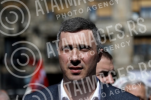 Protest of pensioners and military pensioners because of pension cutsProtest penzionera i vojnih penzionera zbog smanjenja penzija.