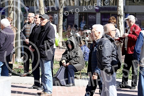 Protest of pensioners and military pensioners because of pension cutsProtest penzionera i vojnih penzionera zbog smanjenja penzija.