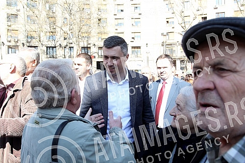 Protest of pensioners and military pensioners because of pension cutsProtest penzionera i vojnih penzionera zbog smanjenja penzija.