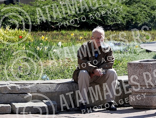 Protest of pensioners and military pensioners because of pension cutsProtest penzionera i vojnih penzionera zbog smanjenja penzija.