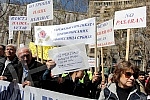 Protest of pensioners and military pensioners because of pension cutsProtest penzionera i vojnih penzionera zbog smanjenja penzija.