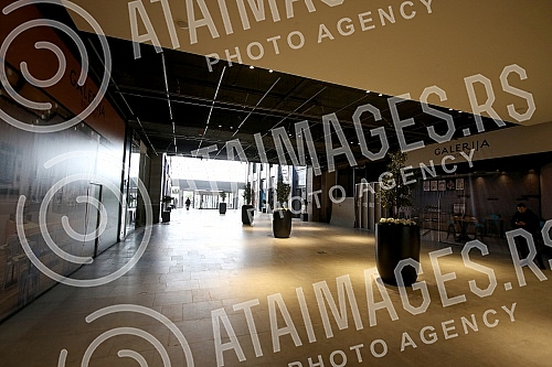 The President of the Republic of Serbia, Aleksandar Vucic, and the President of Eagle Hills, Muhamed Alabar, visited the final works on the construction of the Belgrade Gallery, as part of the Belgrade on Water project.Predsednik Republike Srbije Al