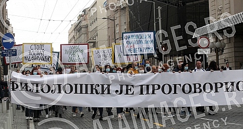 A protest of employees at the Faculty of Philology of the University of Belgrade was held on the Plateau in front of the Faculty of Philosophy, due to the interruption of the process of electing the dean of that educational institution.Na Platou is