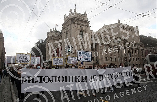 A protest of employees at the Faculty of Philology of the University of Belgrade was held on the Plateau in front of the Faculty of Philosophy, due to the interruption of the process of electing the dean of that educational institution.Na Platou is