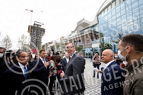 The President of the Republic of Serbia, Aleksandar Vucic, and the President of Eagle Hills, Muhamed Alabar, visited the final works on the construction of the Belgrade Gallery, as part of the Belgrade on Water project.Predsednik Republike Srbije Al