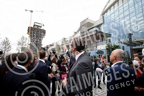The President of the Republic of Serbia, Aleksandar Vucic, and the President of Eagle Hills, Muhamed Alabar, visited the final works on the construction of the Belgrade Gallery, as part of the Belgrade on Water project.Predsednik Republike Srbije Al