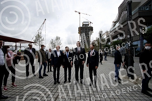 The President of the Republic of Serbia, Aleksandar Vucic, and the President of Eagle Hills, Muhamed Alabar, visited the final works on the construction of the Belgrade Gallery, as part of the Belgrade on Water project.Predsednik Republike Srbije Al