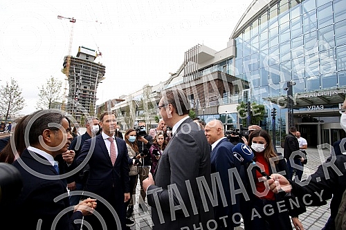 The President of the Republic of Serbia, Aleksandar Vucic, and the President of Eagle Hills, Muhamed Alabar, visited the final works on the construction of the Belgrade Gallery, as part of the Belgrade on Water project.Predsednik Republike Srbije Al