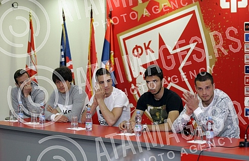 Konferencija povodom potpisavanja ugovora o saradnji izmedju FK Crvena Zvezda i 12 skola fudbala iz Srbije odrzana u medija centru FK Crvena Zvezda na stadionu `Rajko Mitic`.