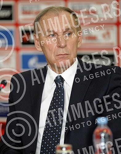 Konferencija povodom potpisavanja ugovora o saradnji izmedju FK Crvena Zvezda i 12 skola fudbala iz Srbije odrzana u medija centru FK Crvena Zvezda na stadionu `Rajko Mitic`.