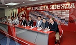 Konferencija povodom potpisavanja ugovora o saradnji izmedju FK Crvena Zvezda i 12 skola fudbala iz Srbije odrzana u medija centru FK Crvena Zvezda na stadionu `Rajko Mitic`.