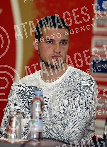 Konferencija povodom potpisavanja ugovora o saradnji izmedju FK Crvena Zvezda i 12 skola fudbala iz Srbije odrzana u medija centru FK Crvena Zvezda na stadionu `Rajko Mitic`.