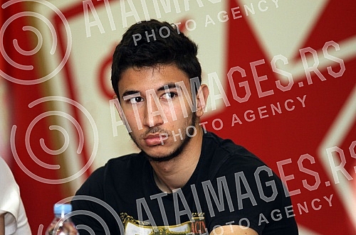 Konferencija povodom potpisavanja ugovora o saradnji izmedju FK Crvena Zvezda i 12 skola fudbala iz Srbije odrzana u medija centru FK Crvena Zvezda na stadionu `Rajko Mitic`.