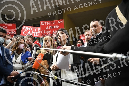 The vice president of the Party of Freedom and Justice, Marinika Tepiv, addressed the gathered citizens and the media after the hearing in the Police Administration in Jagodina, where she was invited to testify regarding her claims that Dragan Markov