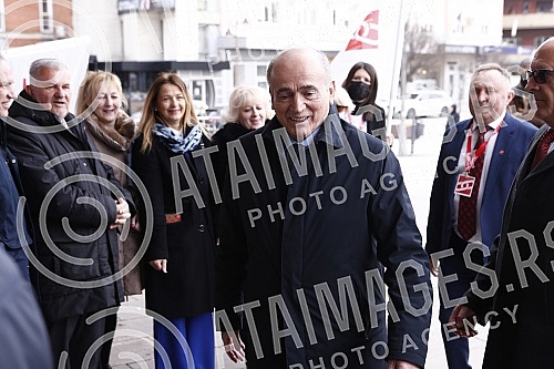As part of the election campaign, the Party of United Pensioners of Serbia held a rally in Cacak.Partija ujedinjenih penzionera Srbije u sklopu preidzborne kampanje odrzala je miting u Cacaku.