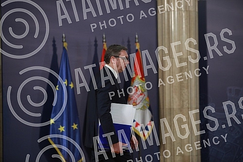 The President of the Republic of Serbia, Aleksandar Vucic, addressed the public regarding the development of the situation in Ukraine, and presented Serbia's position on other important economic and political issues.Predsednik Republike Srbije Alek