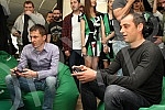 Partizan midfielder Sasa Ilic and Nenad Milijas from Crvena zvezda promoted the Heineken Sony PlayStation tournament in four cities.Fudbaler Partizana Sasa Ilic i Crvene zvezda Nenad Milijas promovisali su Hajneken turnir u Soni plejstejsnu u cetiri