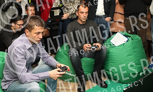 Partizan midfielder Sasa Ilic and Nenad Milijas from Crvena zvezda promoted the Heineken Sony PlayStation tournament in four cities.Fudbaler Partizana Sasa Ilic i Crvene zvezda Nenad Milijas promovisali su Hajneken turnir u Soni plejstejsnu u cetiri