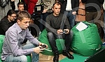 Partizan midfielder Sasa Ilic and Nenad Milijas from Crvena zvezda promoted the Heineken Sony PlayStation tournament in four cities.Fudbaler Partizana Sasa Ilic i Crvene zvezda Nenad Milijas promovisali su Hajneken turnir u Soni plejstejsnu u cetiri
