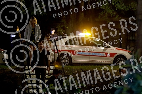 The arrival of communal police (militia) on Belgrade rafts in order to control the implementation of measures in the fight against the crown.Dolazak komunalne policije (milicije) na beogradske splavove kako bi kontrolisali sprovodjenje mera u borbi