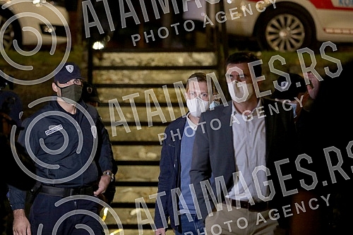 The arrival of communal police (militia) on Belgrade rafts in order to control the implementation of measures in the fight against the crown.Dolazak komunalne policije (milicije) na beogradske splavove kako bi kontrolisali sprovodjenje mera u borbi