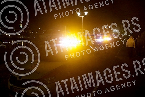 The arrival of communal police (militia) on Belgrade rafts in order to control the implementation of measures in the fight against the corona.Dolazak komunalne policije (milicije) na beogradske splavove kako bi kontrolisali sprovodjenje mera u borbi