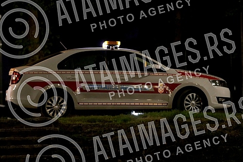 The arrival of communal police (militia) on Belgrade rafts in order to control the implementation of measures in the fight against the crown.Dolazak komunalne policije (milicije) na beogradske splavove kako bi kontrolisali sprovodjenje mera u borbi