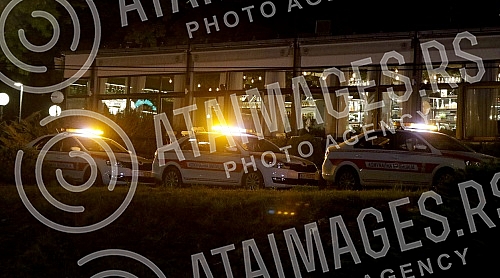 The arrival of communal police (militia) on Belgrade rafts in order to control the implementation of measures in the fight against the corona.Dolazak komunalne policije (milicije) na beogradske splavove kako bi kontrolisali sprovodjenje mera u borbi