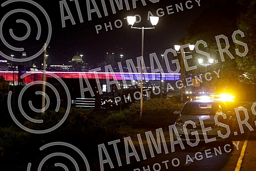The arrival of communal police (militia) on Belgrade rafts in order to control the implementation of measures in the fight against the corona.Dolazak komunalne policije (milicije) na beogradske splavove kako bi kontrolisali sprovodjenje mera u borbi