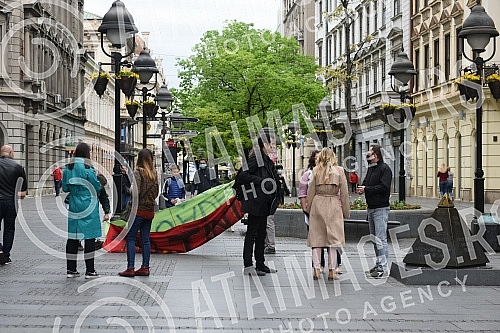 A press conference was held in front of the Serbian Academy of Sciences and Arts, at which representatives of the Oslobodjenje movement and several other opposition parties and movements spoke about submitting a petition demanding a ban on lithium mi
