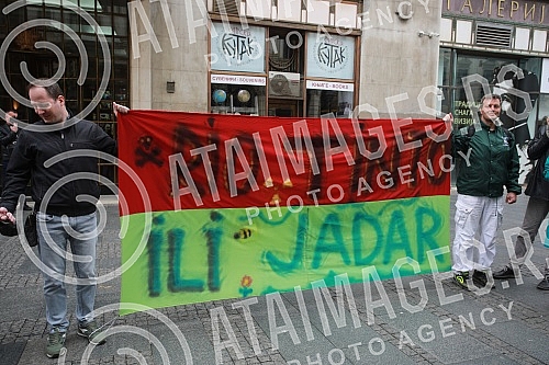 A press conference was held in front of the Serbian Academy of Sciences and Arts, at which representatives of the Oslobodjenje movement and several other opposition parties and movements spoke about submitting a petition demanding a ban on lithium mi