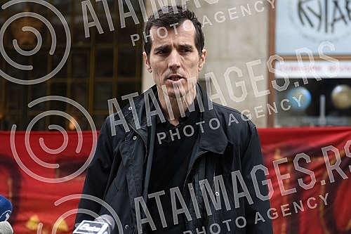 A press conference was held in front of the Serbian Academy of Sciences and Arts, at which representatives of the Oslobodjenje movement and several other opposition parties and movements spoke about submitting a petition demanding a ban on lithium mi