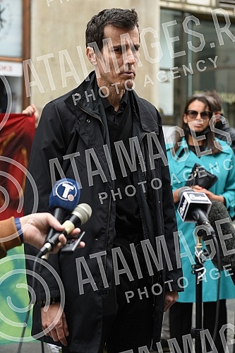 A press conference was held in front of the Serbian Academy of Sciences and Arts, at which representatives of the Oslobodjenje movement and several other opposition parties and movements spoke about submitting a petition demanding a ban on lithium mi