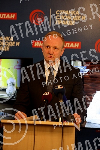 The president of the Party of Freedom and Justice, Dragan Djilas, held a press conference at the party's headquarters.Predsednik Stranke slobode i pravde Dragan Djilas odrzao je  konferenciju za medije u sedistu stranke. 