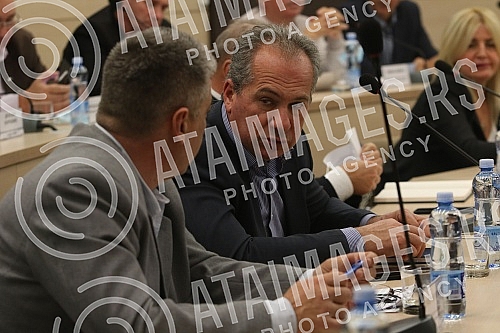 In the Federation of Independent Trade Unions of Serbia, Prime Minister Ana Brnabic, Minister of Finance Sinica Mali and Minister of Labor, Employment, Veterans and Social Affairs Darija Kisic Tepavcevic talked with members of the SSSS Presidency and