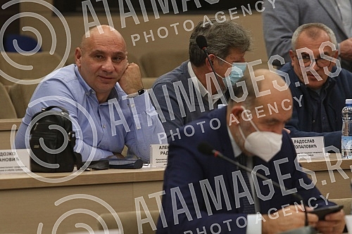 In the Federation of Independent Trade Unions of Serbia, Prime Minister Ana Brnabic, Minister of Finance Sinica Mali and Minister of Labor, Employment, Veterans and Social Affairs Darija Kisic Tepavcevic talked with members of the SSSS Presidency and