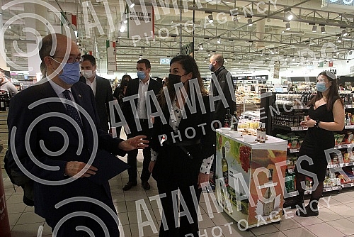 Promotional event of the VI Week of Italian Cuisine in the World (November 22 - 28) with special prices and promotion of Italian products in the Mercator hypermarket.Promotivni dogadja VI Nedelje italijanske kuhinje u svetu (22 - 28. novembar) sa s