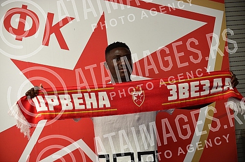 Kings Kangwa, a new reinforcement of FC Red Star for next season, was presented at the Media Center of the Rajko Mitic Stadium.U Medija centru stadiona Rajko Mitic predstavljen je Kings Kangva, novo pojacanje FK Crvena zvezda za narednu sezonu.
