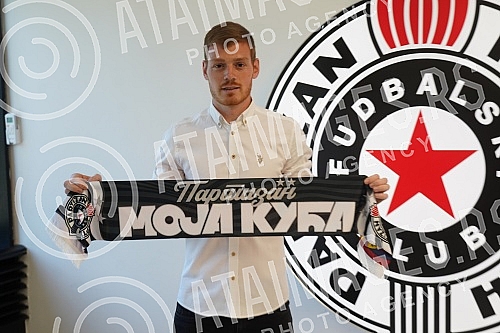 Aleksandar Filipovic, who until recently was a football player of Bate Borisov, was presented in the premises of FC Partizan, a new reinforcement for next season.U prostorija FK Partizan predstavljen je Aleksandar Filipovic, koji je doskoro bio fud