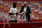 Kings Kangwa, a new reinforcement of FC Red Star for next season, was presented at the Media Center of the Rajko Mitic Stadium.U Medija centru stadiona Rajko Mitic predstavljen je Kings Kangva, novo pojacanje FK Crvena zvezda za narednu sezonu.
