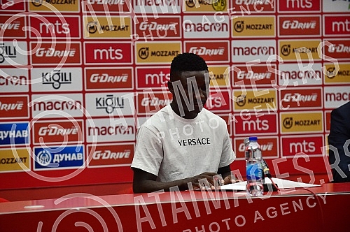 Kings Kangwa, a new reinforcement of FC Red Star for next season, was presented at the Media Center of the Rajko Mitic Stadium.U Medija centru stadiona Rajko Mitic predstavljen je Kings Kangva, novo pojacanje FK Crvena zvezda za narednu sezonu.